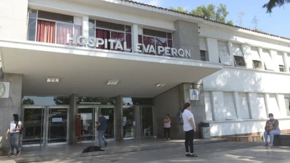 Se cayó por la escalera mientras jugaba Argentina y la internaron en estado crítico