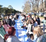 Ybarlucea se viste de celeste y blanco para celebrar el Día de la Bandera