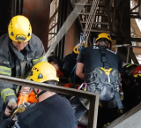 Puerto San Martín: un obrero cayó a un pozo de noria y lo rescataron los bomberos
