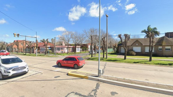 Vecinos de Soldini reclaman por una adolescente que fue atropellada por un móvil del Servicio Penitenciario