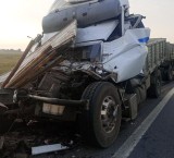 Rescataron a un camionero con lesiones graves tras un choque en la autopista