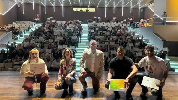 Trescientas personas recibieron certificados al completar los cursos de oficios del departamento General López