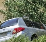 Insólito accidente en San Lorenzo: un coche fúnebre cayó por una barranca y quedó al borde del arroyo