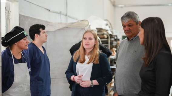 Recorrida de funcionarios locales y de la provincia por unidades productivas de Villa Gobernador Gálvez