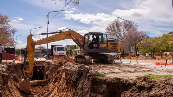 Villa Constitución: continúa la obra de saneamiento del desagüe de avenida Presidente Perón
