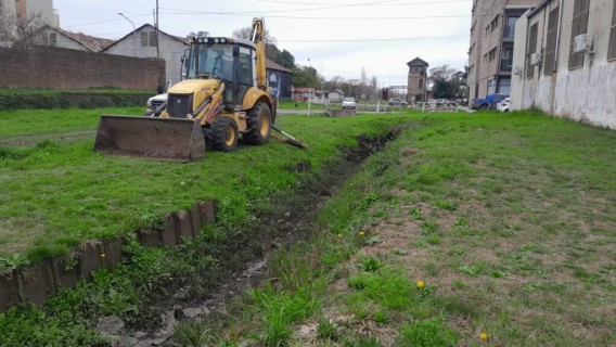 Continúan los trabajos de limpieza de desagües pluviales